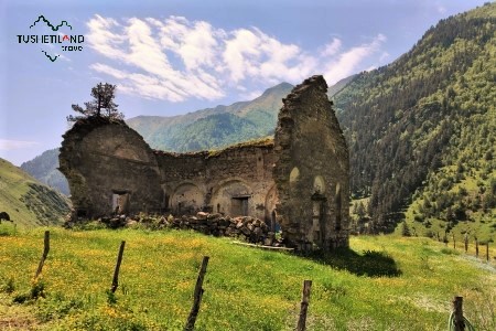 Ruins of an old church in Dartlo